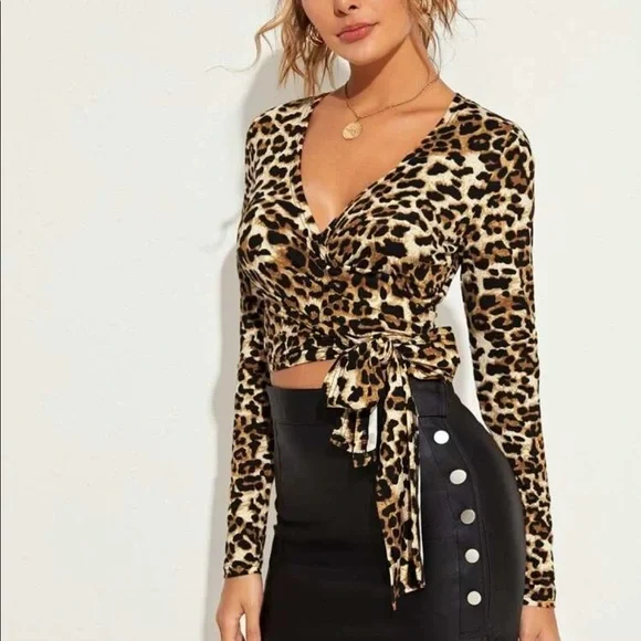 NEW wrap-around leopard crop top🧡🖤 - Picture 4 of 8